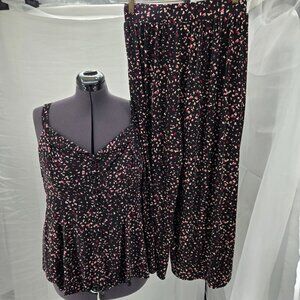 630-16 Torrid 2 Cami top & Capri pants Abstract Ditsy 2 pc SET Size 1 (16/18)